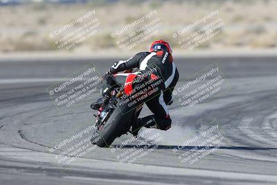media/Dec-01-2025-Moto Forza (Mon) [[2daa91e15f]]/1-Advanced Group/Session 2 Turn 11 Backside/